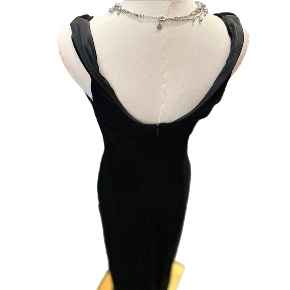 NWT Donna Morgan Solid Black Velvet Sleeveless Cocktail Midi Dress Size 6 - Picture 7 of 12
